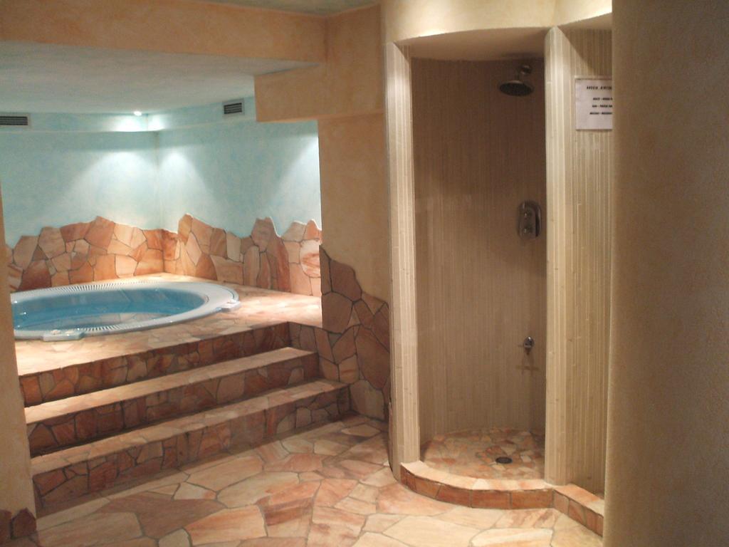 Garni Costa Verde Bocenago ภายนอก รูปภาพ