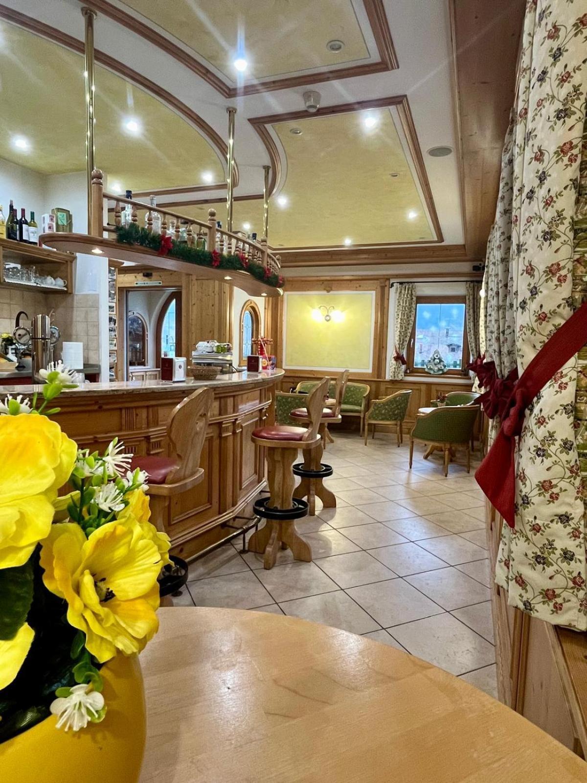 Garni Costa Verde Bocenago ภายนอก รูปภาพ